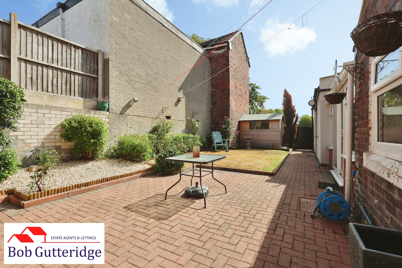 ENCLOSED REAR GARDEN